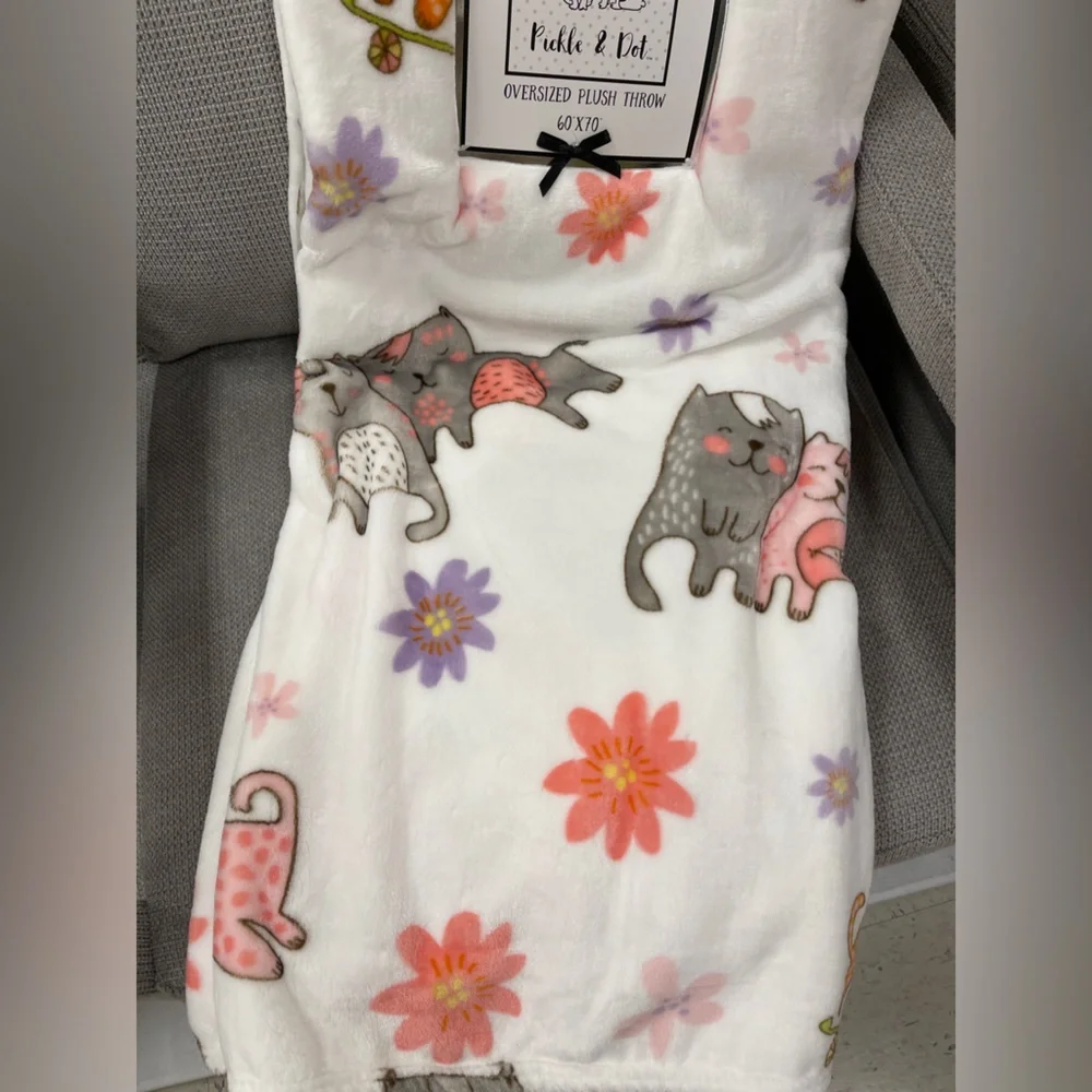 Summer Cats & Flowers Pink, White, Grey and Purple Plush Throw blanket 60x70 NWT